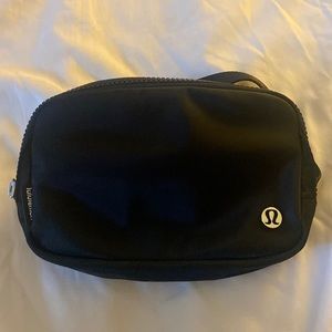 Black lulu belt bag